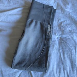 Gym shark leggings